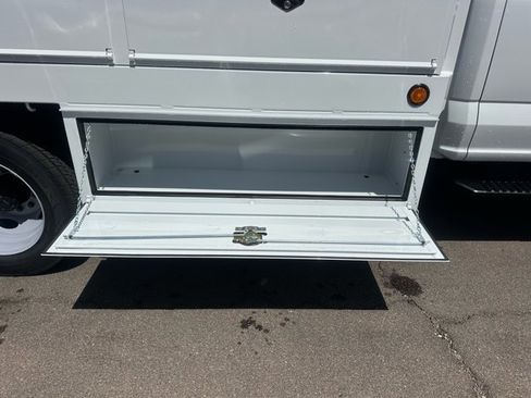 New 2025 Ford F550 4x4 SuperCab Super Duty image 9