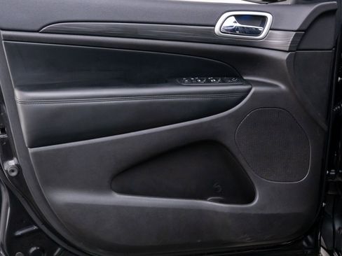 Used 2019 Jeep Grand Cherokee Altitude image 13