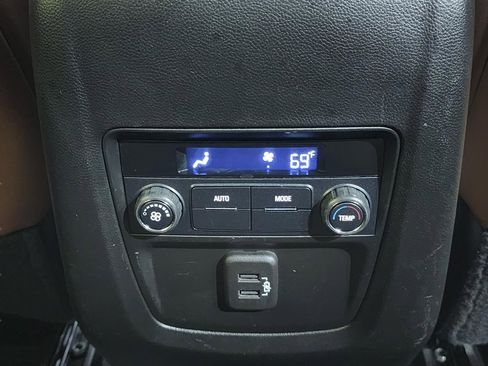 Used 2020 Buick Enclave Essence w/ LPO, Luxury Package image 27