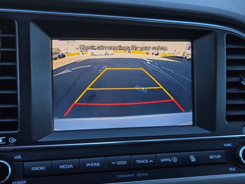 Used 2017 Hyundai Elantra Limited FWD image 12