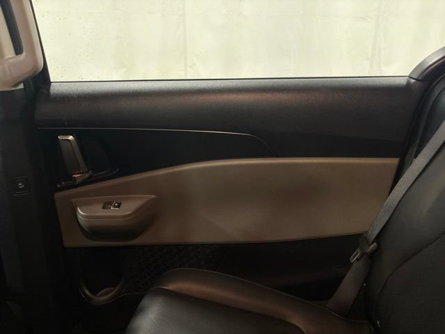 Used 2025 Kia Carnival FWD image 35