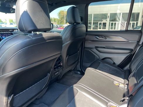 Used 2024 Jeep Grand Cherokee Altitude image 36