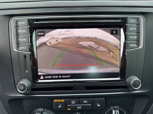 Used 2017 Volkswagen Jetta SE image 22