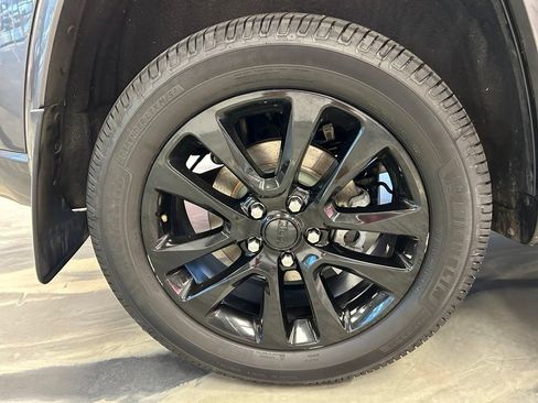 Used 2017 Jeep Grand Cherokee Altitude AWD/4WD image 24
