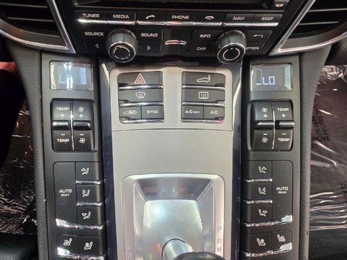 Used 2016 Porsche Panamera image 28