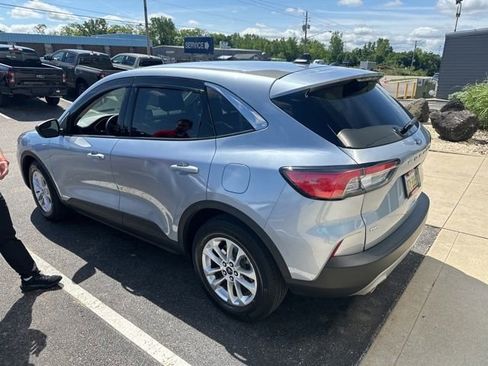 Used 2022 Ford Escape SE FWD image 2