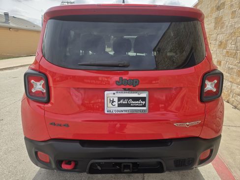 Used 2017 Jeep Renegade Trailhawk w/ Premium Trailhawk Package image 16