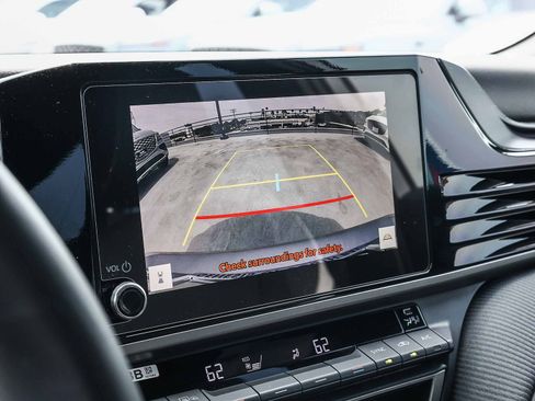 Used 2025 Toyota Camry SE image 28