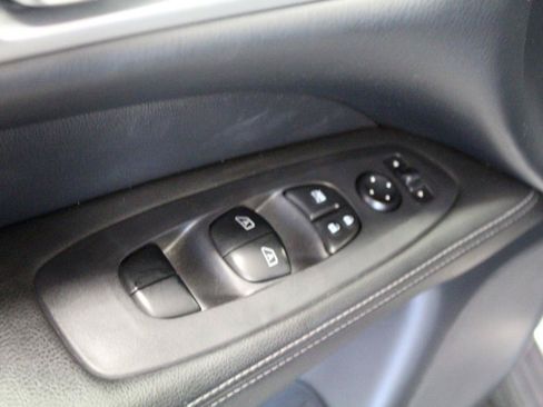 Used 2020 Nissan Pathfinder SL AWD/4WD image 19