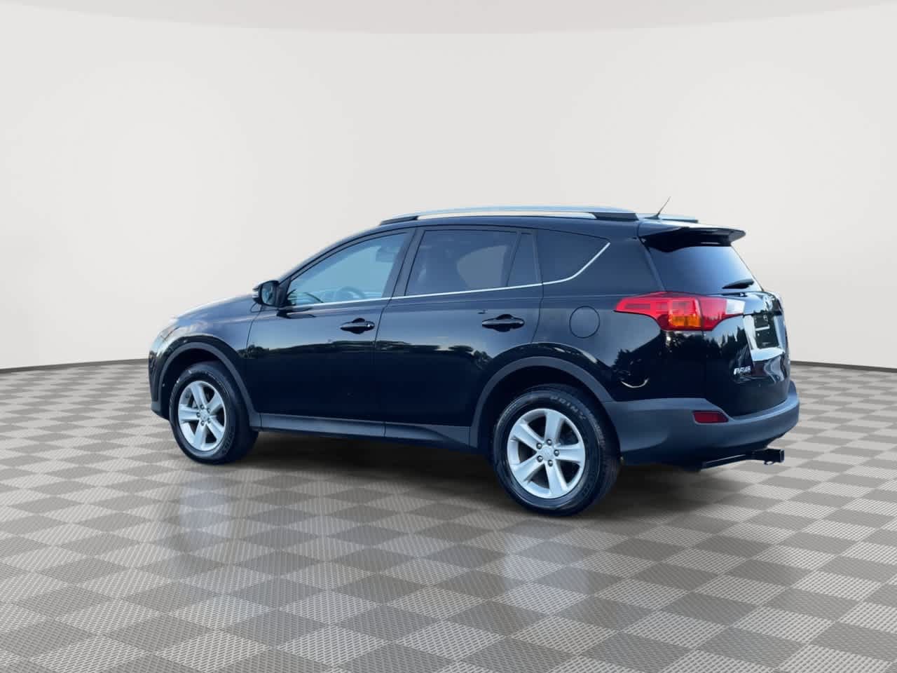 Used 2014 Toyota RAV4 XLE AWD/4WD image 6