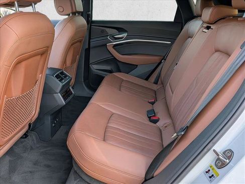 Certified 2022 Audi e-tron Premium Plus w/ Premium Plus Package image 20