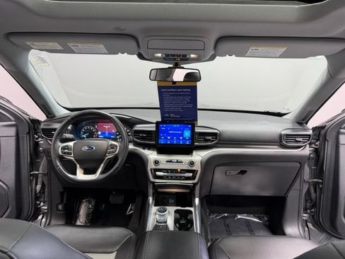 Used 2023 Ford Explorer XLT w/ Equipment Group 202A AWD/4WD image 31