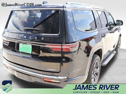 Used 2024 Jeep Wagoneer Series II w/ Flexible Seating Group RWD image 5