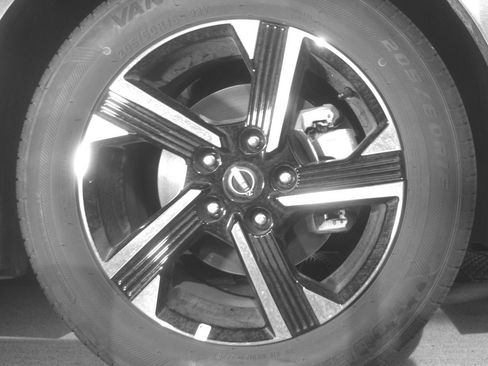 Used 2025 Nissan Sentra SV FWD image 13