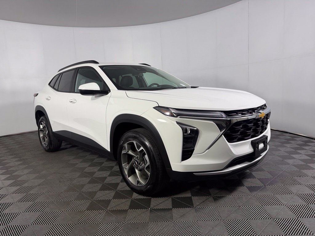 Used 2025 Chevrolet Trax LT FWD image 5
