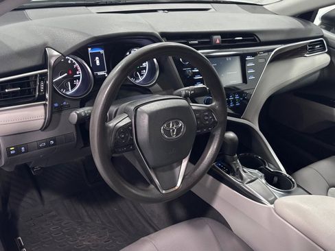 Used 2018 Toyota Camry LE FWD image 9