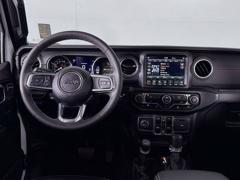 Used 2023 Jeep Wrangler Unlimited Sahara AWD/4WD image 12