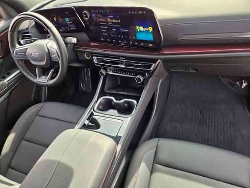 Used 2025 Chevrolet Traverse Z71 w/ Enhanced Driving Package image 18