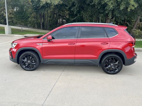 Certified 2022 Volkswagen Taos SE image 7