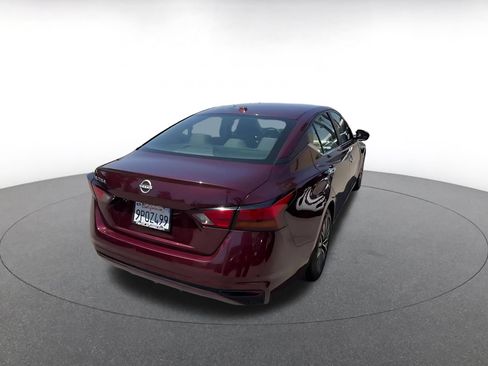 Used 2025 Nissan Altima 2.5 SV FWD image 14