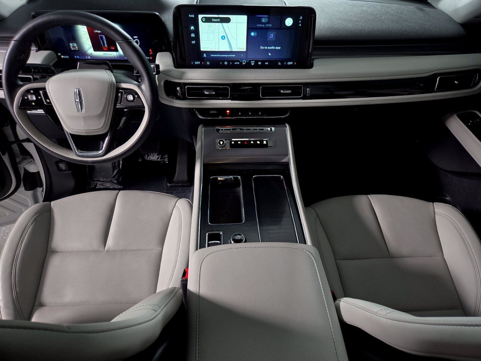 New 2026 Lincoln Aviator AWD w/ Jet Appearance Package image 16
