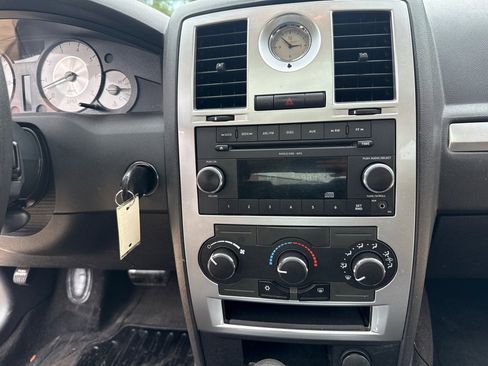 Used 2009 Chrysler 300 LX RWD image 16