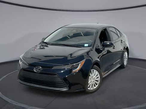 Used 2025 Toyota Corolla LE FWD image 1