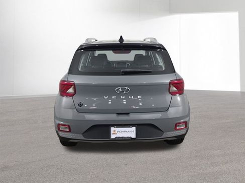 Used 2022 Hyundai Venue Limited image 15