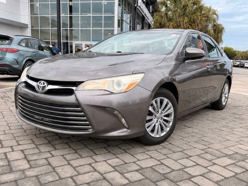 Used 2015 Toyota Camry LE FWD image 1