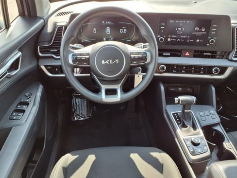 Used 2023 Kia Sportage LX image 3