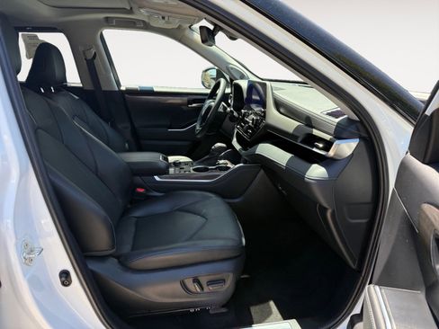 Used 2023 Toyota Highlander Limited AWD/4WD image 19