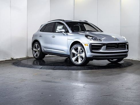 Certified 2025 Porsche Macan image 9