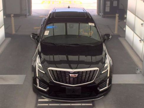 Used 2022 Cadillac XT5 Premium Luxury FWD image 2