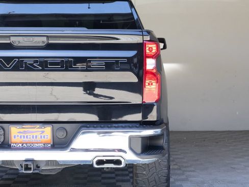 Used 2022 Chevrolet Silverado 1500 LT w/ Z71 Off-Road Package AWD/4WD image 14