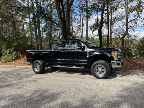 Used 2017 Ford F250 Lariat w/ FX4 Off-Road Package image 3