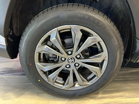 Used 2022 Toyota RAV4 XLE Premium AWD/4WD image 24
