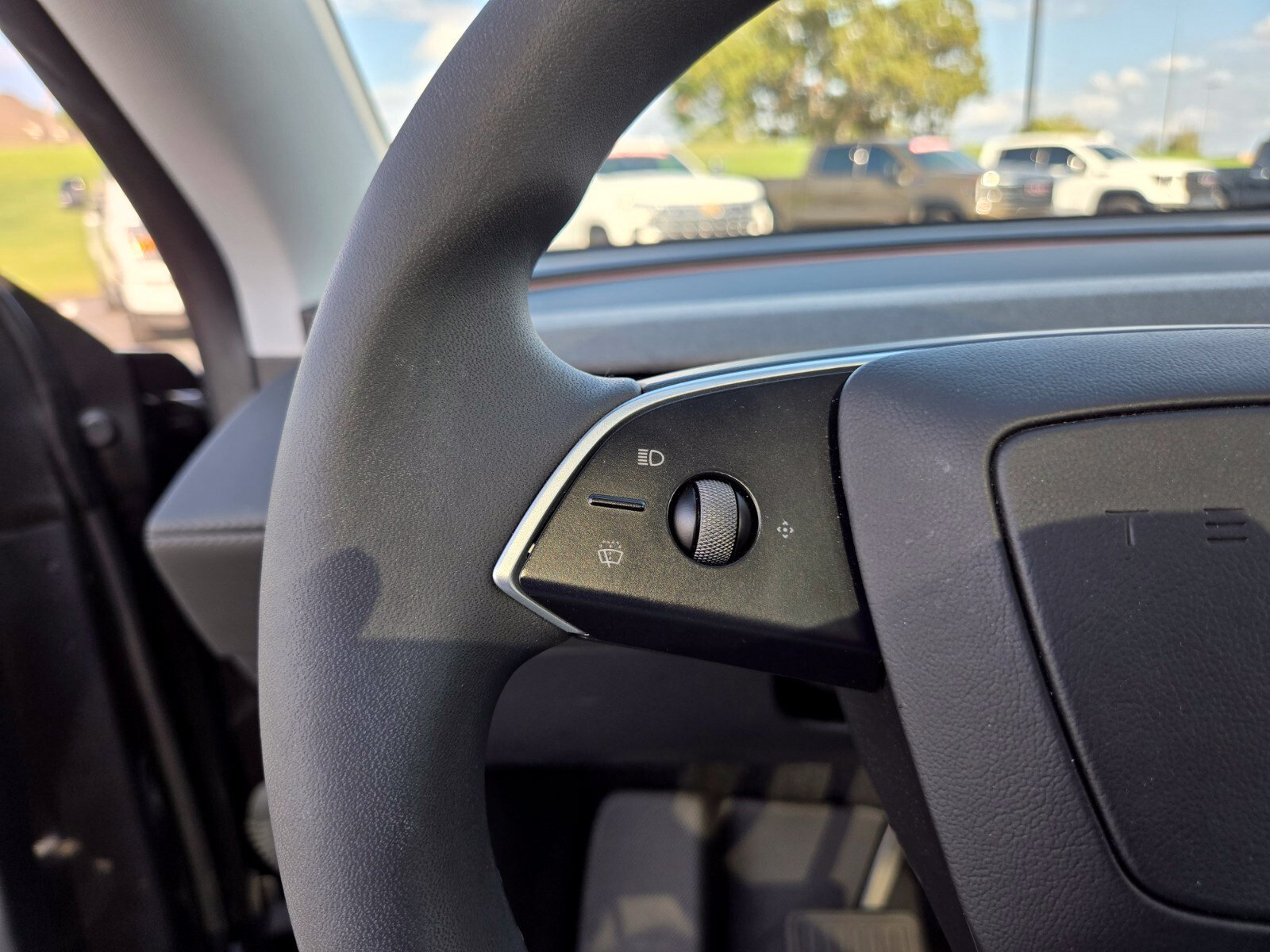 Used 2026 Tesla Model Y 2WD image 36