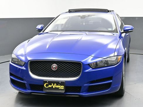 Used 2017 Jaguar XE Premium image 5