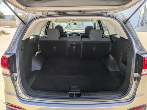 Used 2018 Kia Sorento L image 25