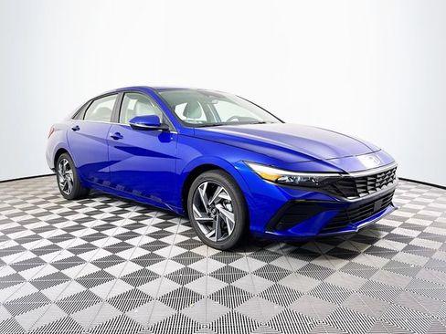 Certified 2026 Hyundai Elantra Limited w/ Cargo Package FWD image 10