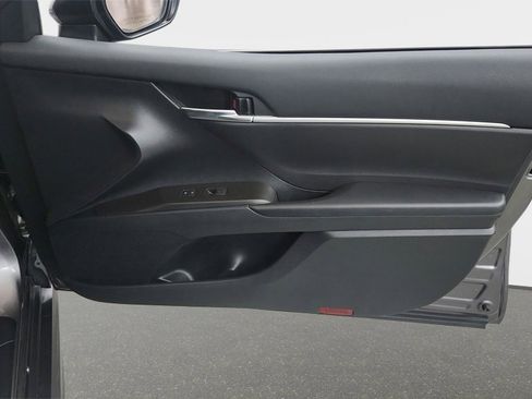 Used 2022 Toyota Camry SE image 10