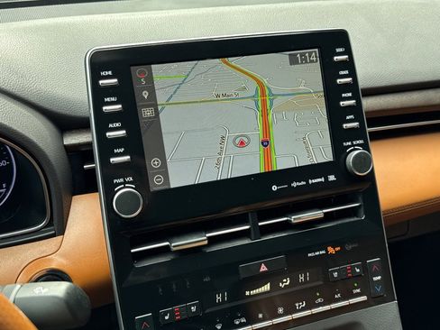 Used 2019 Toyota Avalon Limited image 9