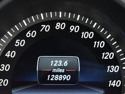 Used 2014 Mercedes-Benz E 350 Sedan image 3