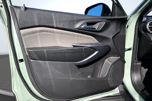 Used 2025 Chevrolet Trax ACTIV FWD image 19