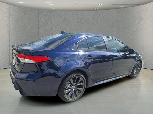 Used 2025 Toyota Corolla SE w/ SE Premium Package FWD image 5