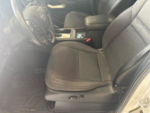 Used 2022 Nissan Frontier SV image 16