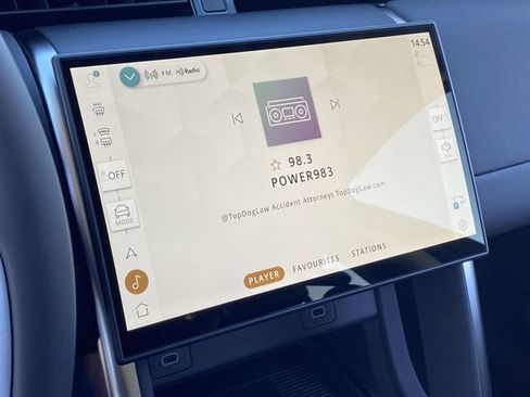 New 2025 Land Rover Discovery Sport S image 8