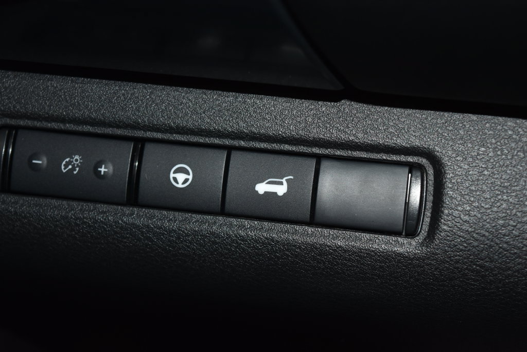 Used 2025 Nissan Pathfinder SL AWD/4WD image 19