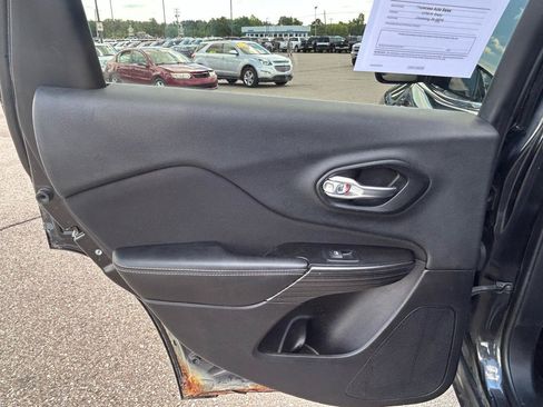 Used 2014 Jeep Cherokee Latitude FWD image 13