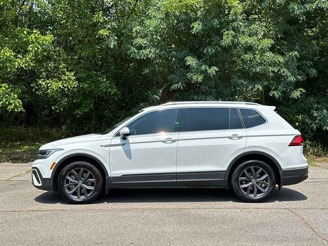 Used 2022 Volkswagen Tiguan SE FWD image 2